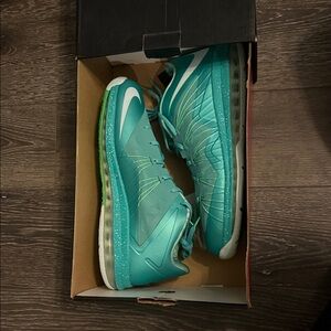 Nike Men's Teal Athletic Shoes